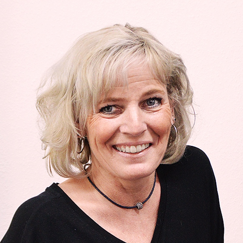 Monika Theobald, Friseurmeisterin